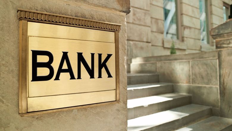 Traditional Banks vs. Online Banks: Where Should You Put Your Money?